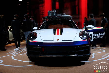 2023 Porsche 911 Dakar, front